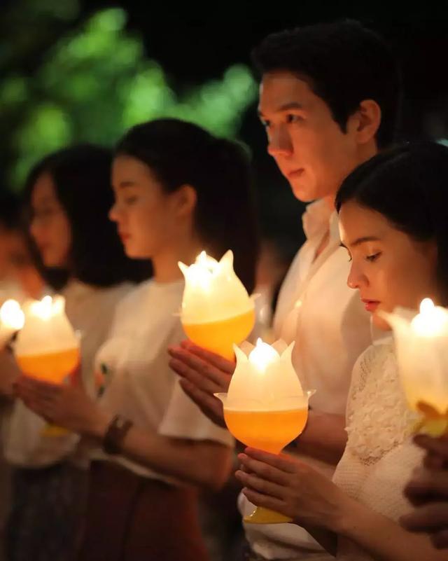 泰国小个子女星Aomiz晒富豪男友合影 不惧争议秀恩爱