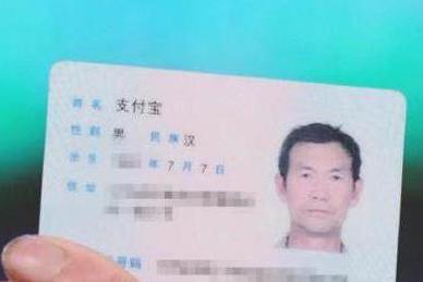 爸爸姓"夏",给儿子取的名字,连老师上课都不敢点他的名字