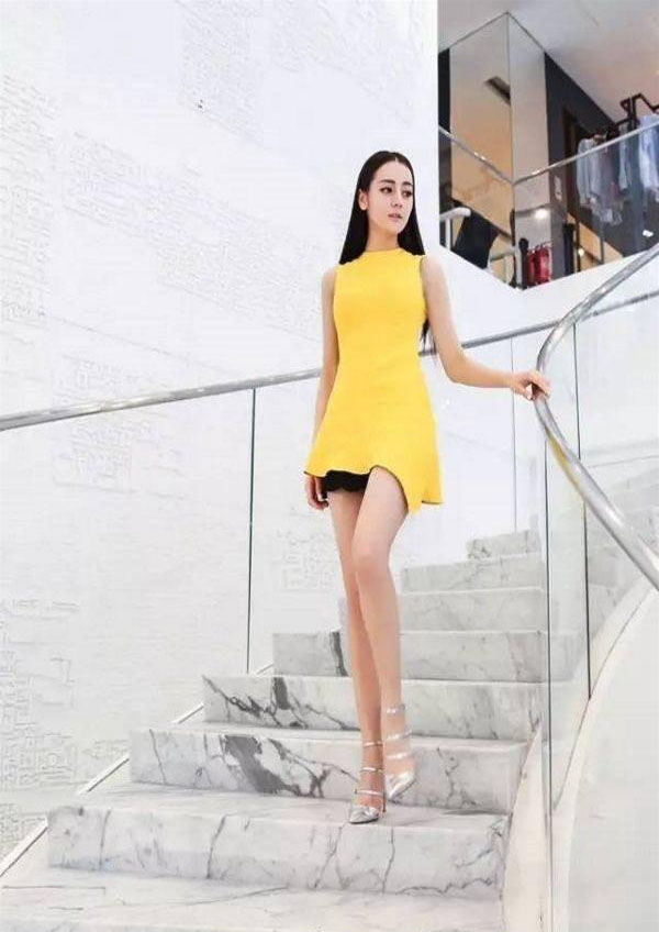 90后女星,论颜值不输赵丽颖迪丽热巴,身材性感