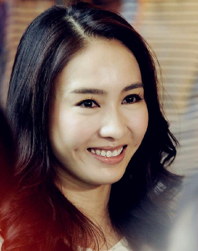 除了易烊千玺的梨涡娱乐圈又出“梨涡精”!一笑就让人想犯罪!