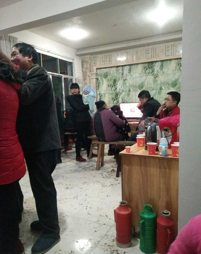 刚搬进来,来了好多亲戚