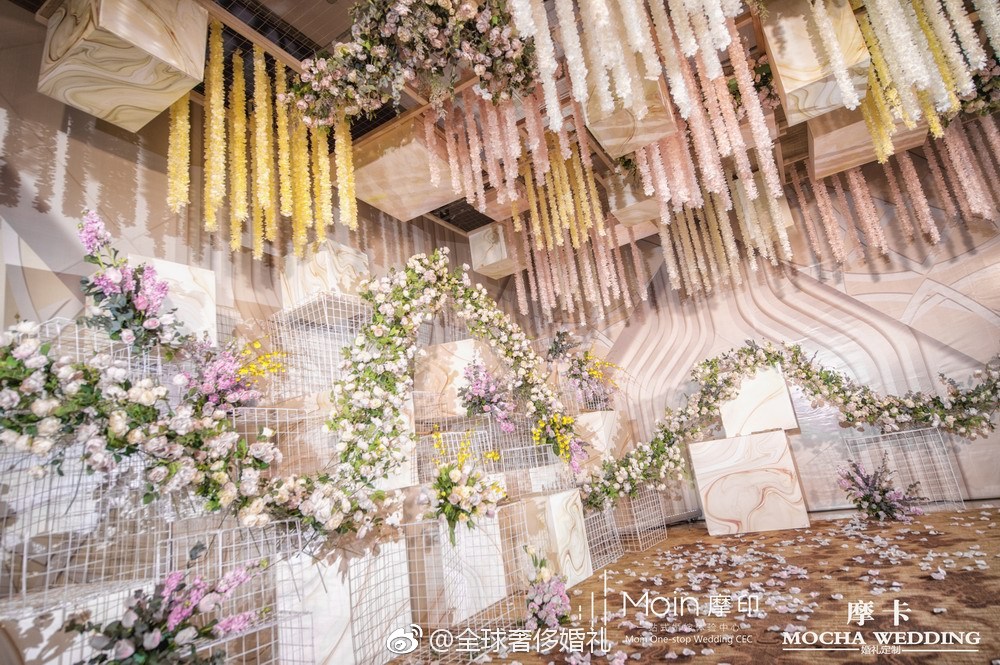 推荐理由:如果你有留意过2018年婚礼流行元素