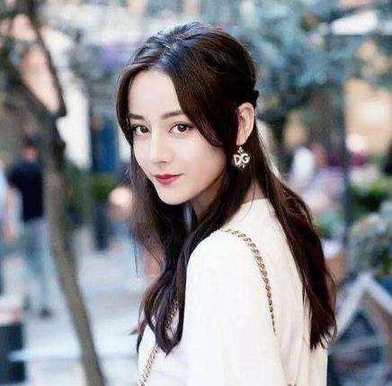 迪丽热巴告诉你,顶级流量们的薪水有多少,网友