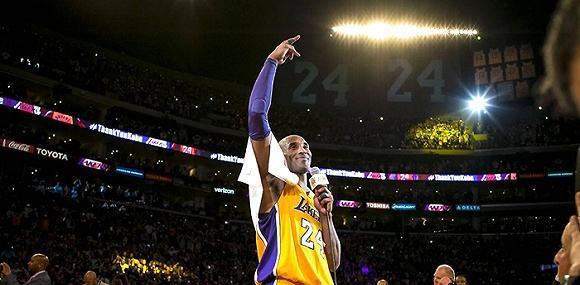 科比退役演讲中最飙泪的不是曼巴OUT, 而是球迷这句最后的期许