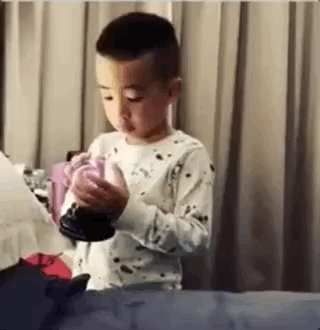 陈小春照顾小小春,jasper自称不困,声音和表情都好萌!