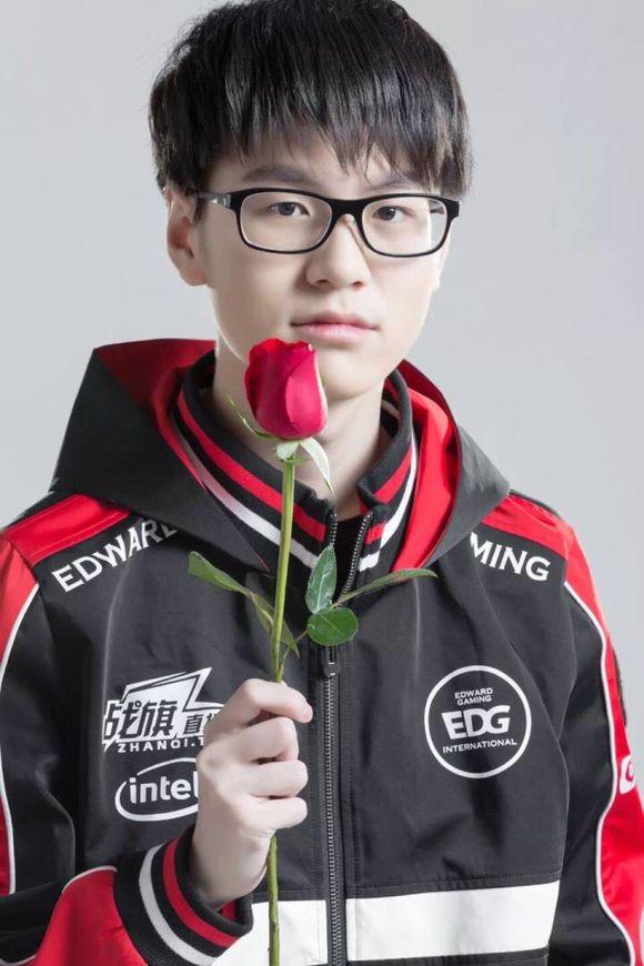 LPL职业选手证书编号前十号都是谁?神秘的00