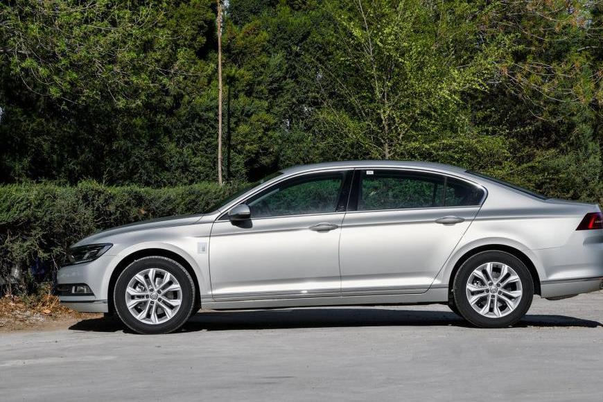 全新雅阁和凯美瑞上市后，它再度降价增配应对，销量仍然稳居第一