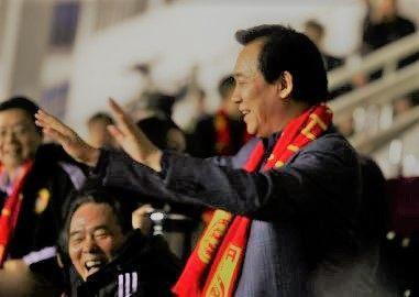 有个大老板: 他的身价比肩马云马化腾, 年收入超