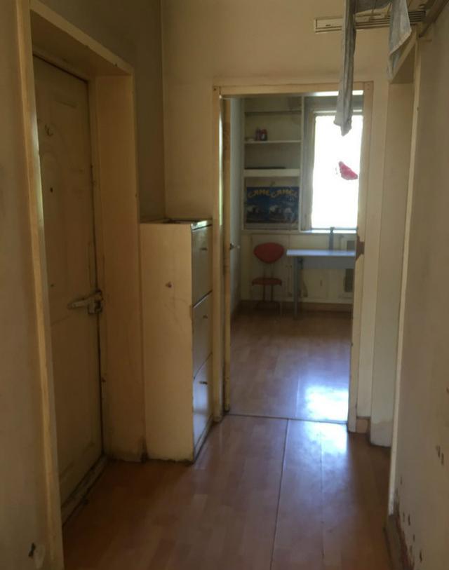 小情侣用2万改出租屋,没想到改完后房东竟说人教都不高中英语半年阅读版图片
