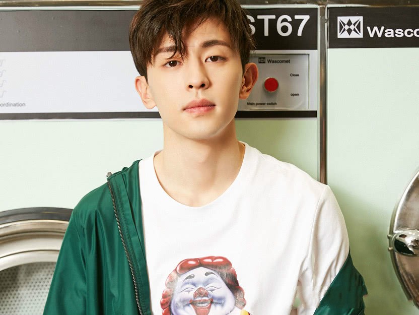 看了邓伦9万块的应援,再看看杨颖3千块的应援