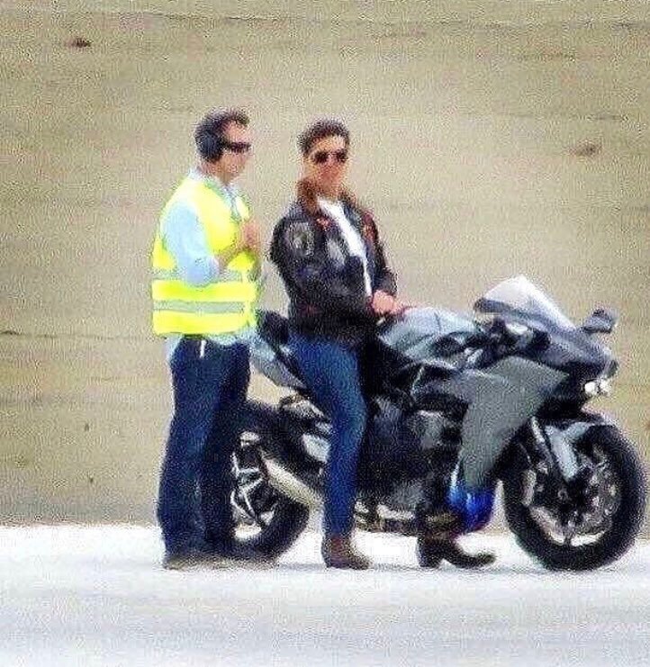 在《壮志凌云2》中汤姆·克鲁斯将驾驭2018款的川崎H2摩托车和大虫子比