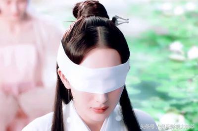 古装剧中女星蒙眼睛,杨幂虐心,赵丽颖惊艳,而她