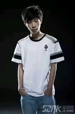 LOL: 三年过去了, 你还记得那个曾经让UZI坐冷