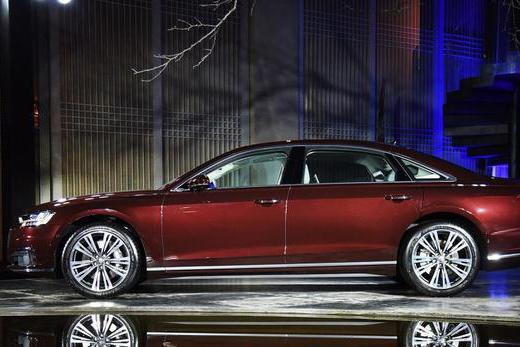 三亚试驾全新奥迪A8L，宝马7系奔驰S级懵了，东北大爷说我要顶配