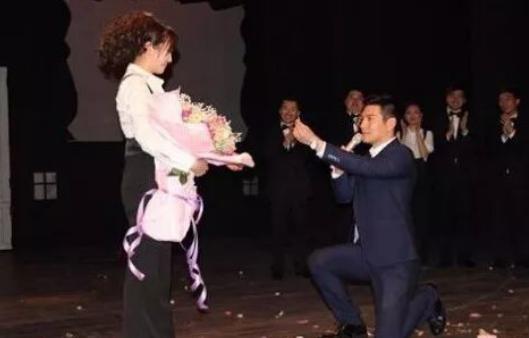名星花样求婚,太浪漫了!这样的求婚给我来一打!