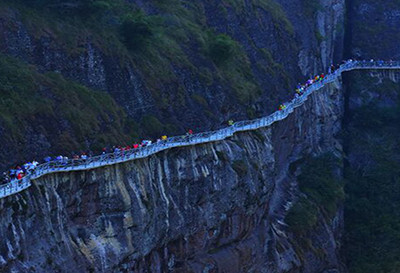 广东省也有个玻璃栈道,在梅州的五指山,你去过