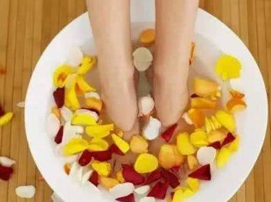 柚子皮泡脚居然有这么多功效,特别是缓解脚气