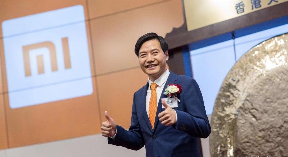 小米上市, 雷军穿衣遭时尚设计师评价: 穿的太小