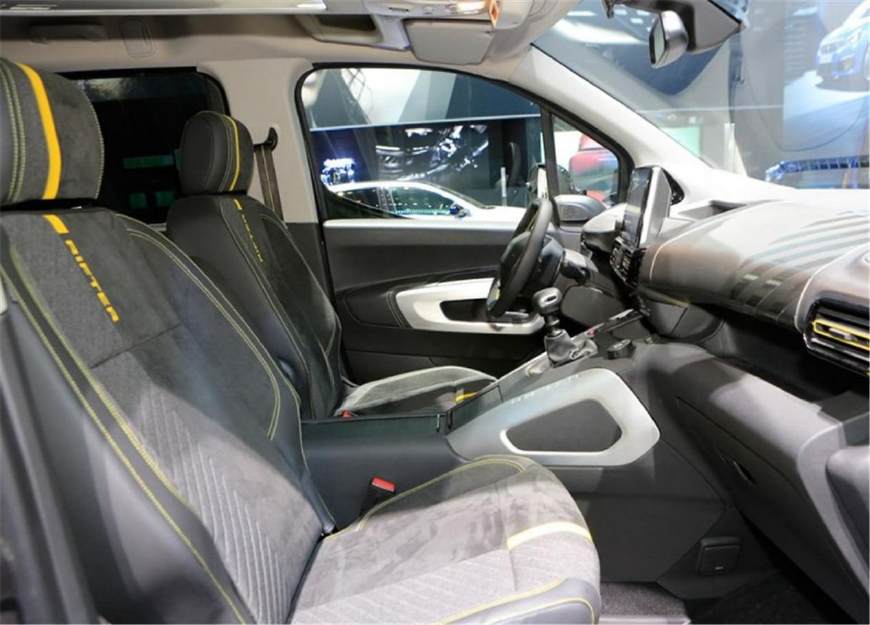 “法系五菱宏光”，颜值比宝骏730高，身高比宋MAX还高！