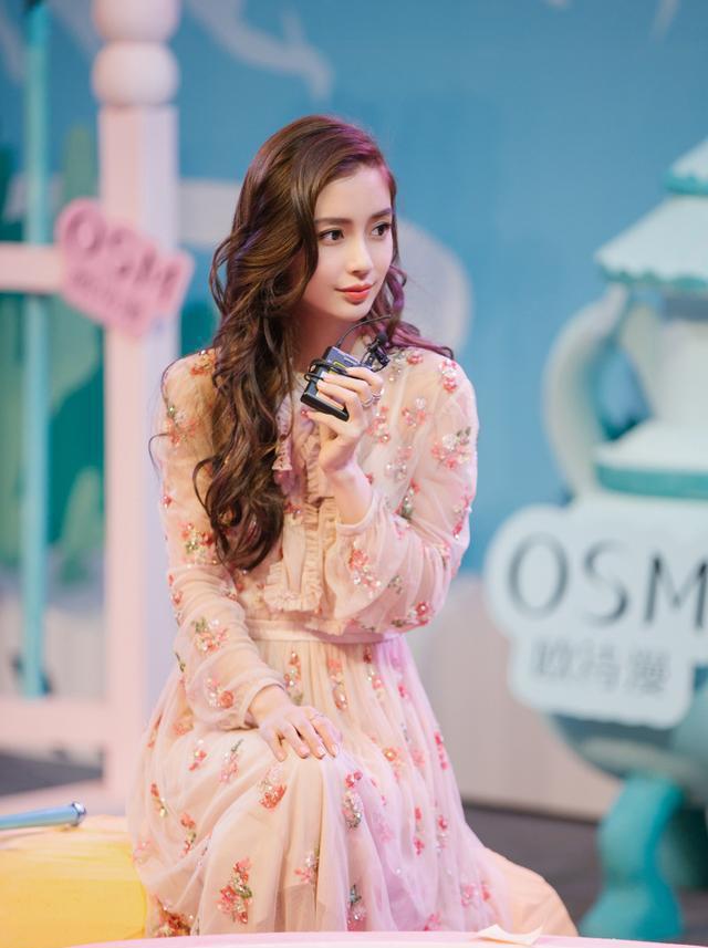 angelababy近期行程,angelababy十月行程 angelababy换个发型终于不走少女路线了, 这样的她不修图都挺美!