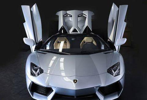 兰博基尼这款超跑外观霸气，搭配V12引擎根本停不下来