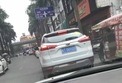 吉利博越摇到天价车牌号，瞬间野鸡变凤凰，车主的运气真是绝