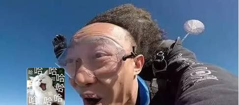 继陈奕迅死亡发际线后,小姐姐发际线也火了,