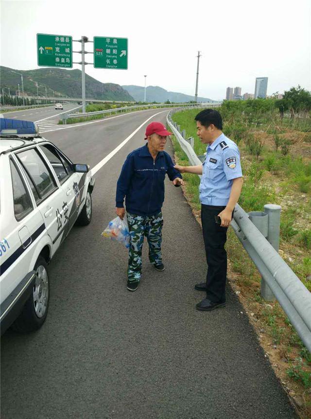 高速突然遇见石块怎么办?如果是动物或人呢?老司机:直接撞上去