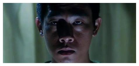 这部电影主打恐怖,杨幂大秀身材,陈小春却拒绝