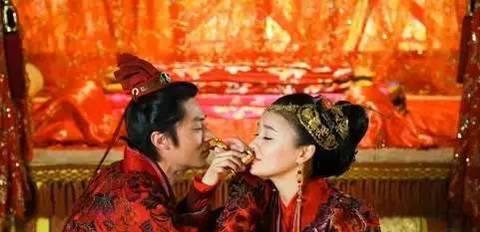 曹丕和甄宓洞房花烛夜时为何拿葫芦喝交杯酒?