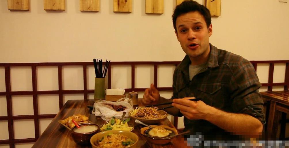 那个扬言要三年内吃遍中国的外国人怎么样了?