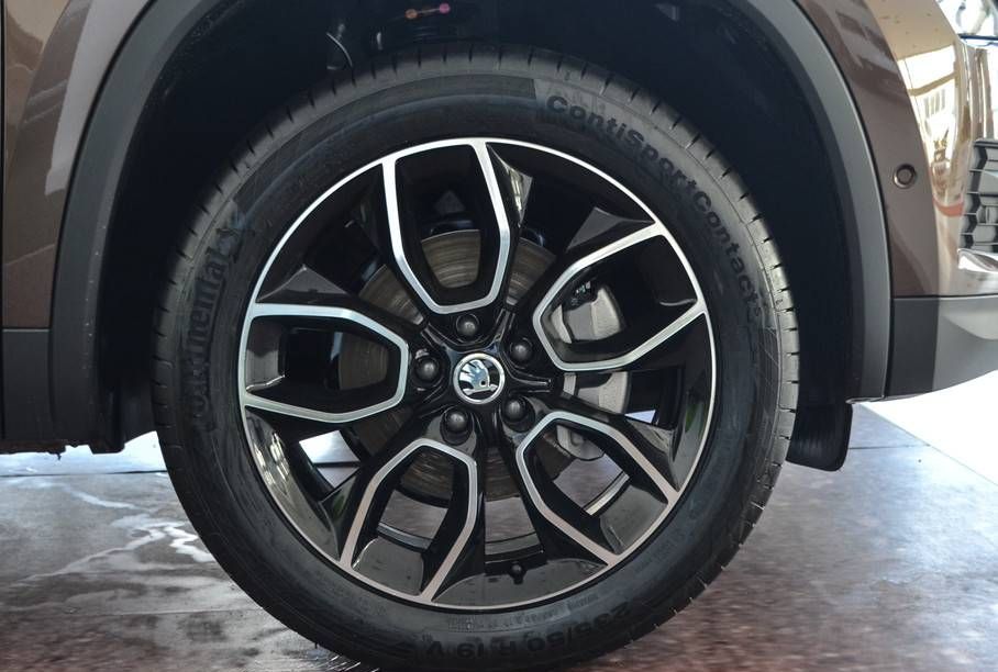 上汽斯柯达发力,2.0T发动机油耗6.8,实力不输宝