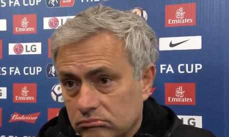 粉魔登场!曼联粉色球衣新谍照面世被批不专注