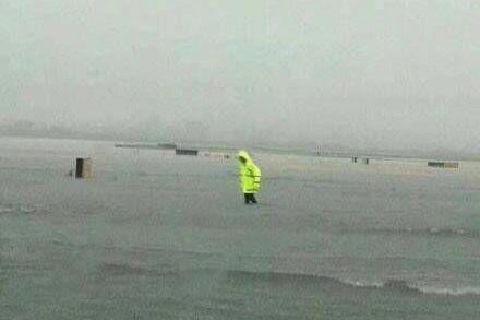 广州白云机场积水变身白云码头?都是台风艾云