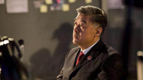 他是和高育良一个级别人的,却要低声下气讨好