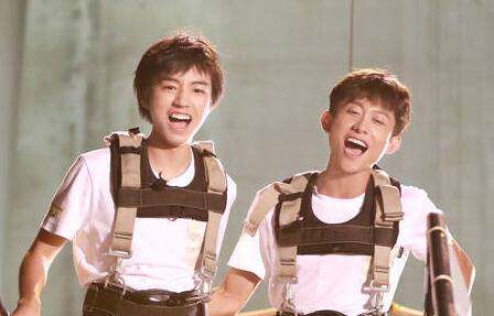 张一山吐槽王俊凯帅自己丑，王俊凯回答8个字被赞机智