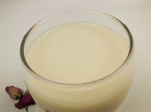 男子喝2年豆浆长出D罩杯 男人真的不能喝豆浆