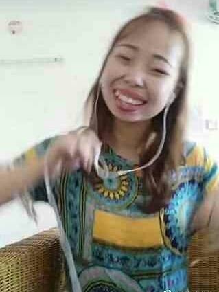 嘟嘟姐背景曝光?两小时直播收入50万原来全是