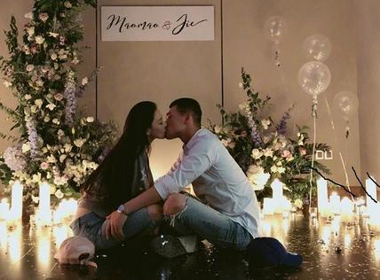 张馨予何捷的5张照片,现在看就是爱情进化史!