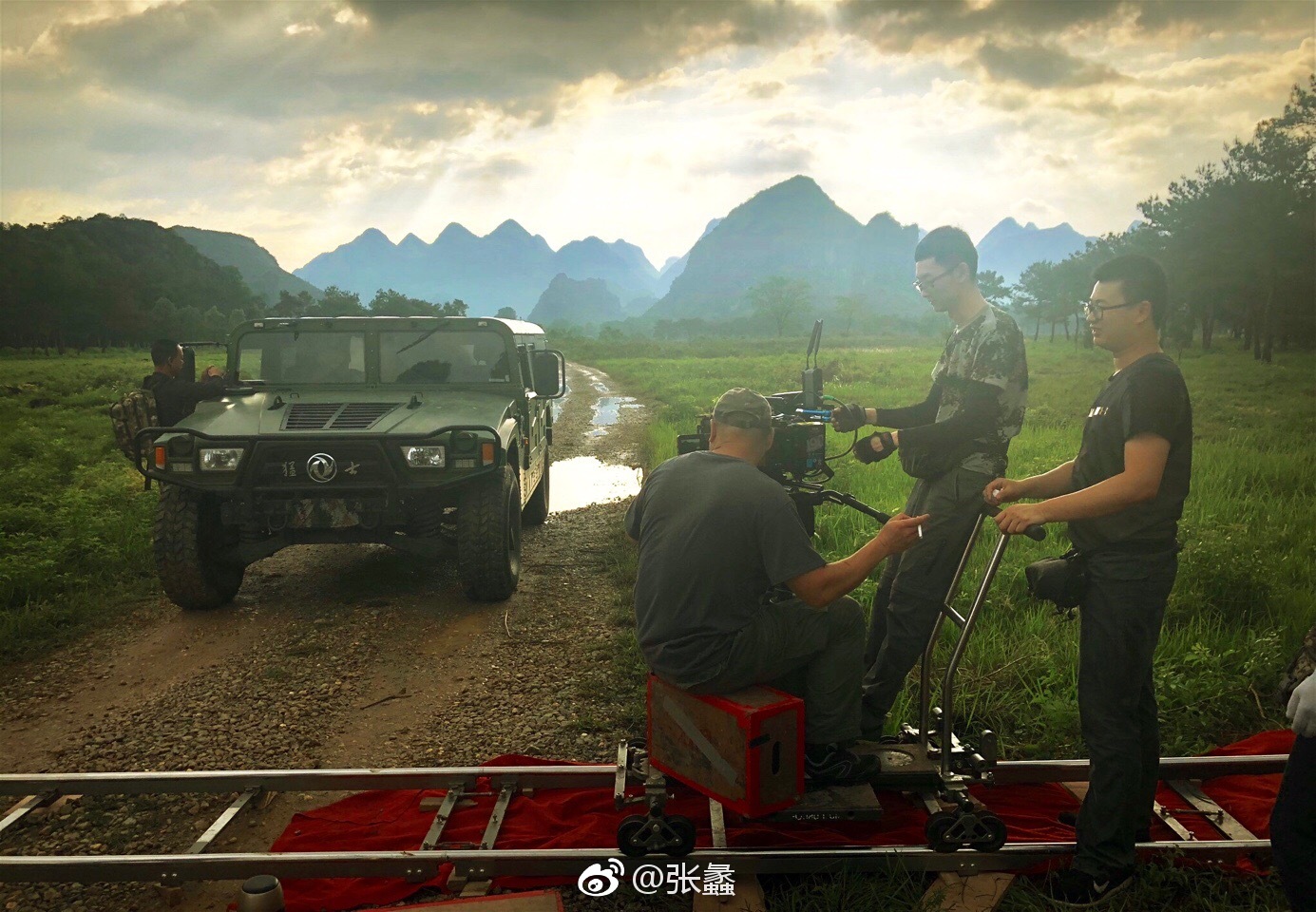 @贾乃亮 主演的电视剧锅盖头如火如荼拍摄中