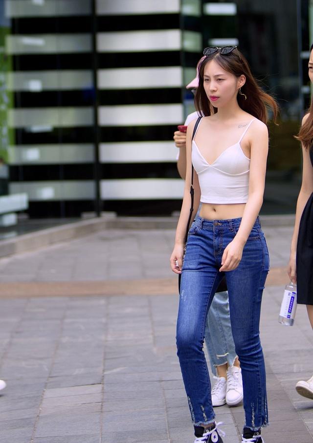 重庆街拍身材:重庆街头让人过目难忘的大长腿好美女美女美女完胸傲图片