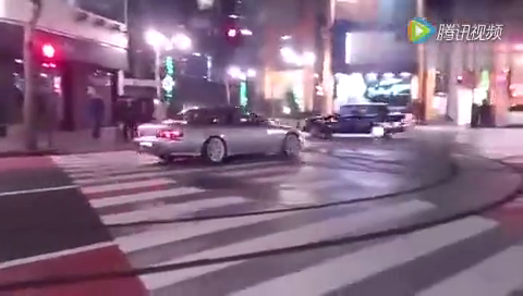 国外跑车挑衅警察，警车出动的时候笑出了声