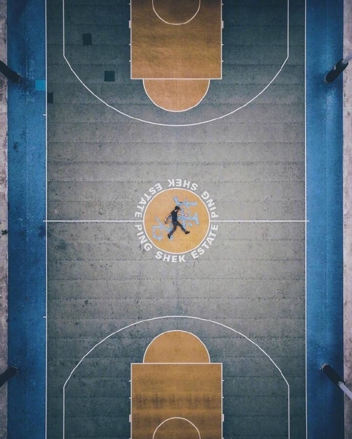 俯瞰篮球场,留下了多少人的汗水和青春?