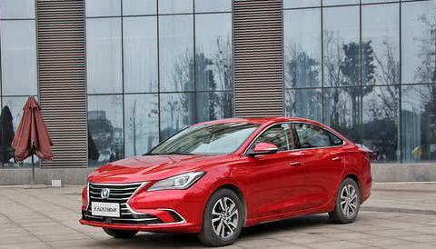 国产车又来个厉害角色! 颜值看齐CC内饰奢华, 卖7.5万