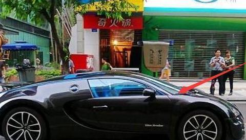 他的豪车不少,曾空运布加迪回国,却从不开自家生产的车!