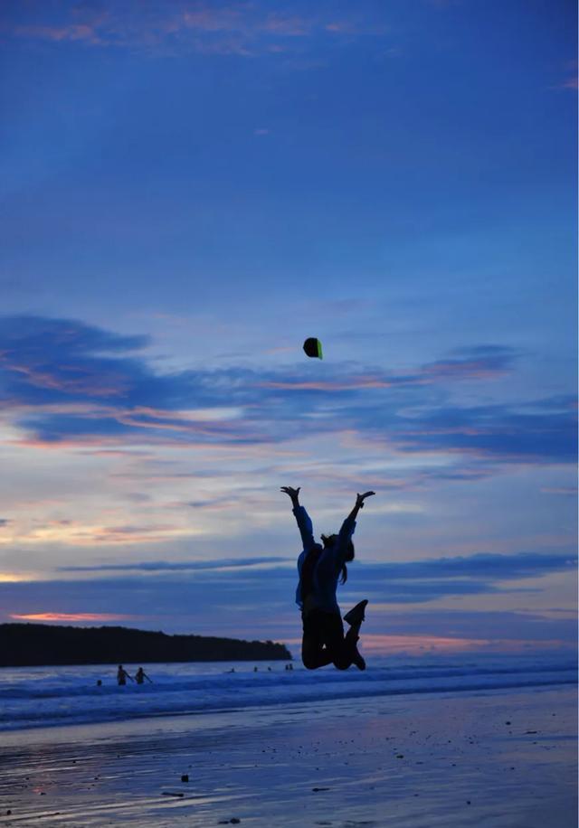 去泰国落地签的话, 规定是一个人带多少现金?