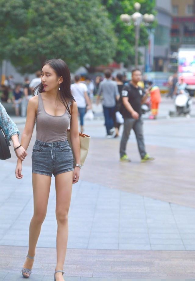 重庆街拍: 重庆街头美腿风景, 第十一个这样穿