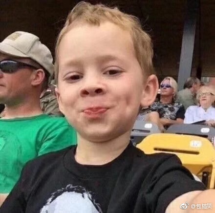 外国男孩职业假笑表情包