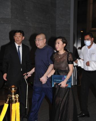 香港富豪林建岳设宴60大寿, 刘銮雄精神大好拖着老婆甘比道贺