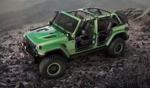 经典的水罩箱和蚌壳式引擎依旧亮眼，现在还提供不同门不同轴